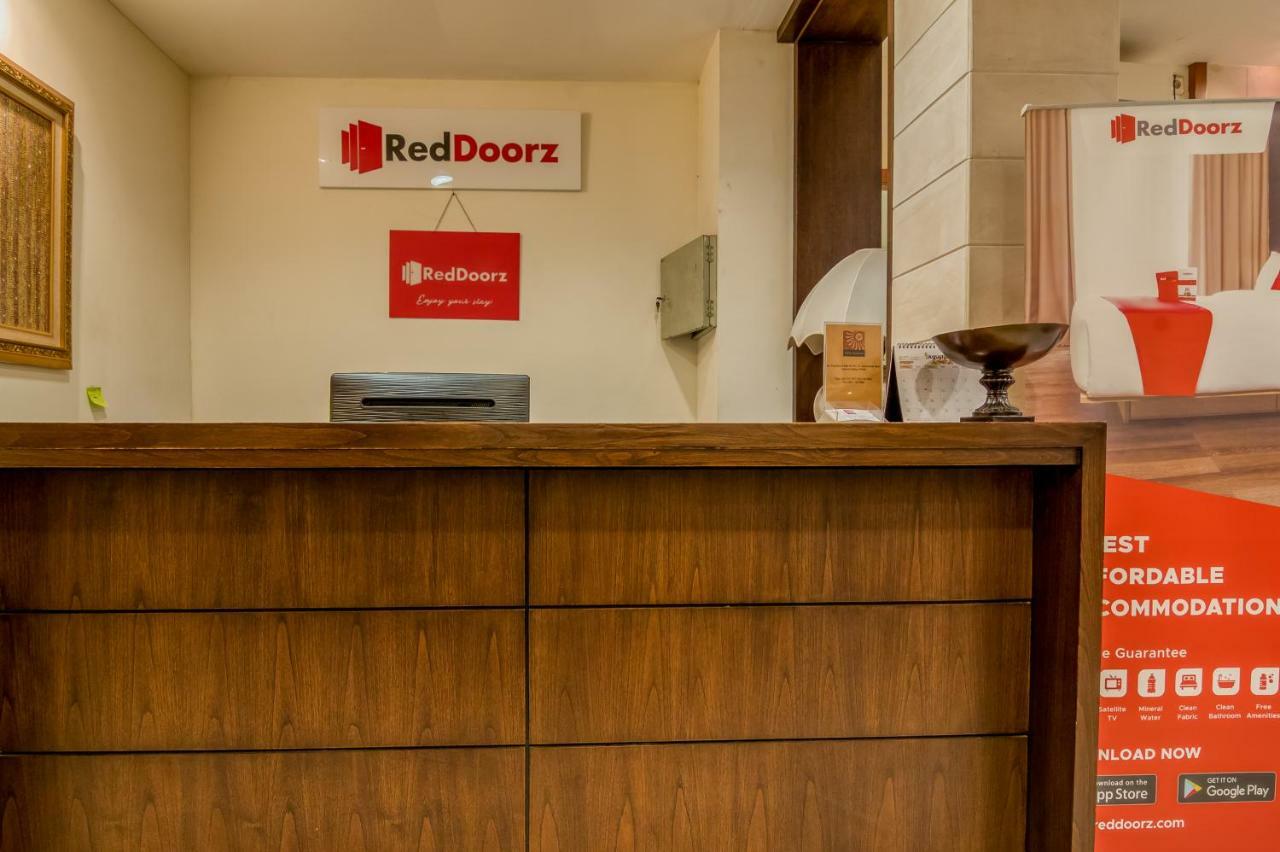 Reddoorz Plus Near Dharmawangsa Square Jacarta Exterior foto