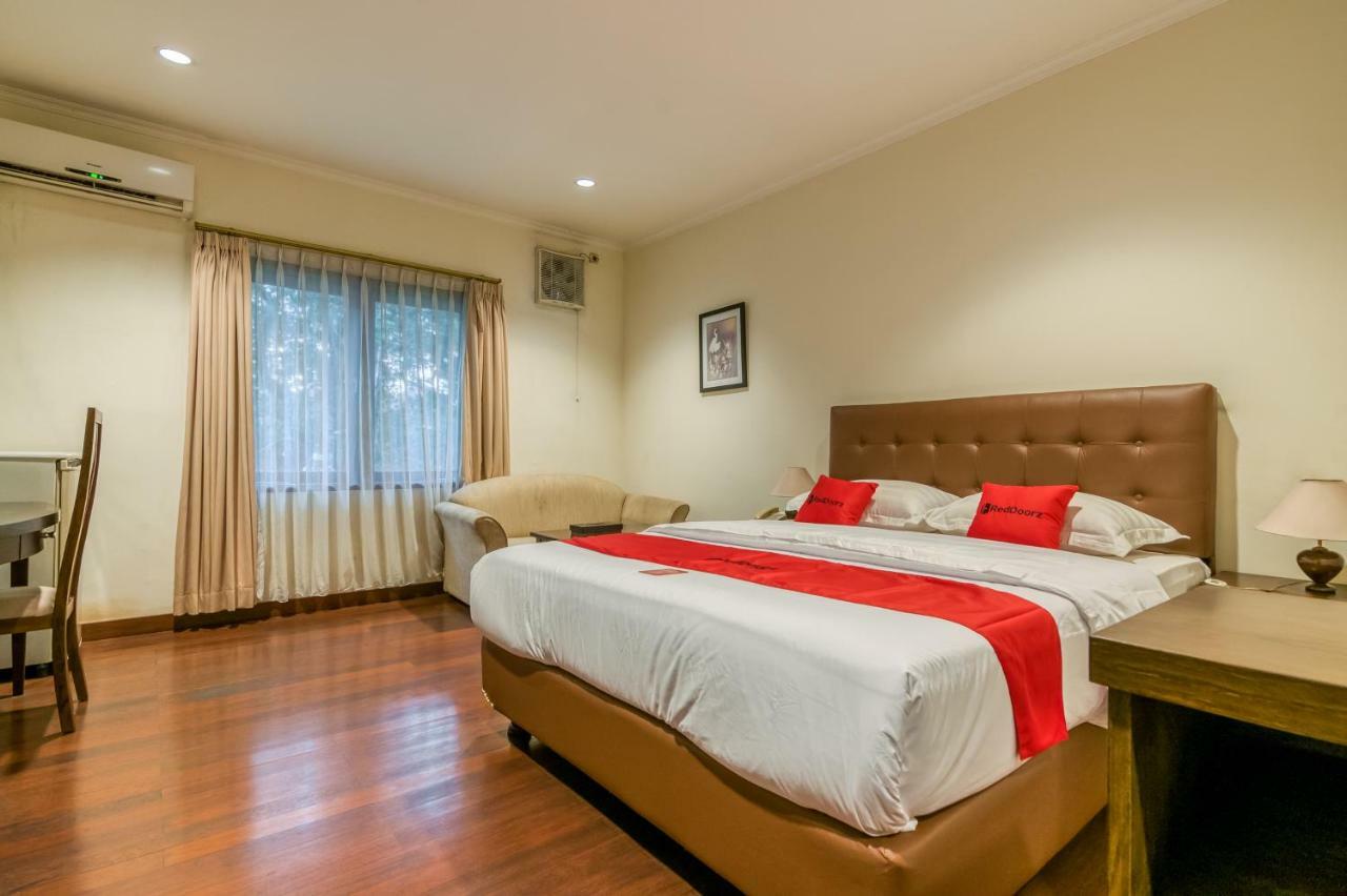 Reddoorz Plus Near Dharmawangsa Square Jacarta Exterior foto
